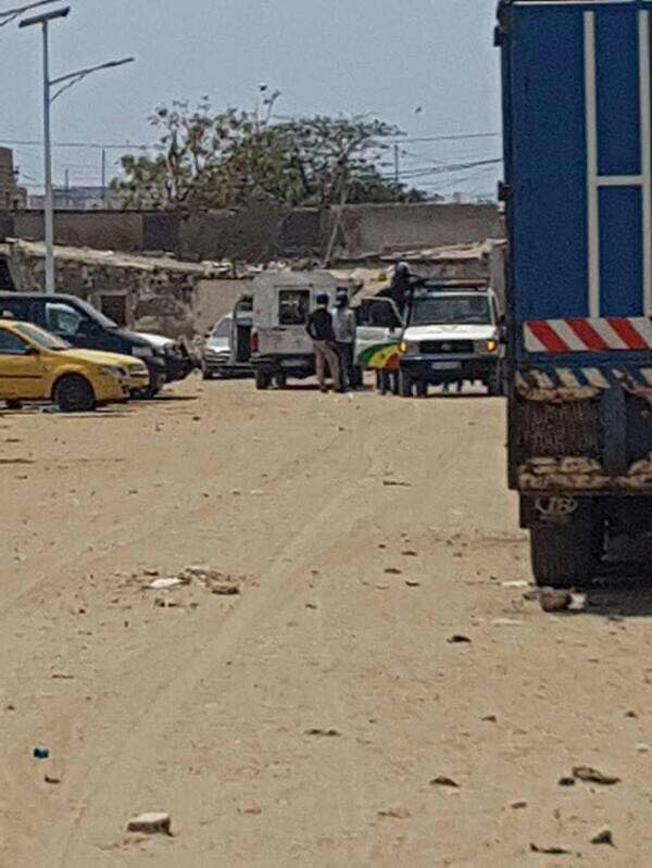 Images exclusives à Djiddah Thiaroye Kaw: Plusieurs jeunes du Grand Parti arrêtés Images exclusives à Djiddah Thiaroye Kaw: Plusieurs jeunes du Grand Parti arrêtés