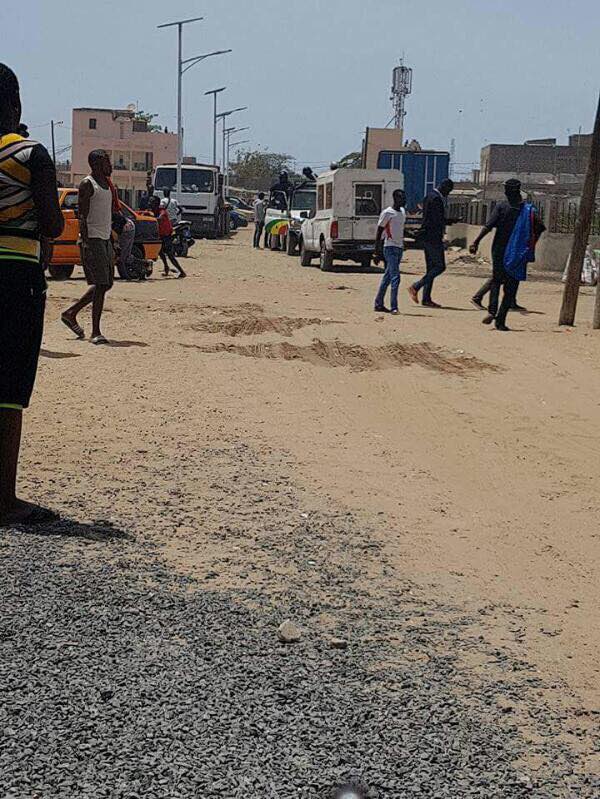 Images exclusives à Djiddah Thiaroye Kaw: Plusieurs jeunes du Grand Parti arrêtés Images exclusives à Djiddah Thiaroye Kaw: Plusieurs jeunes du Grand Parti arrêtés