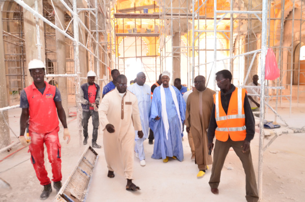 Serigne Bass à l'intérieur de la mosquée