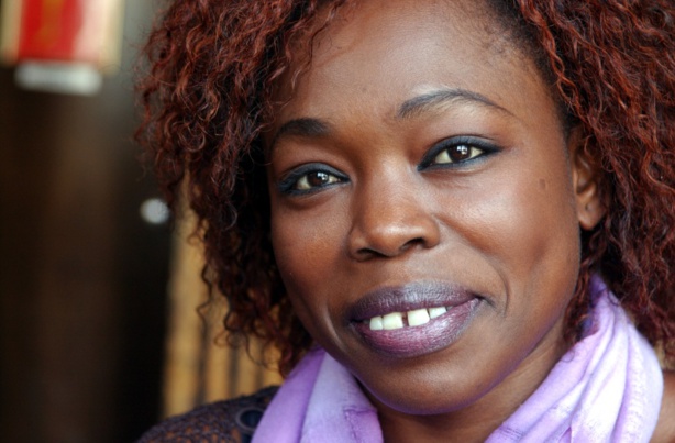 Fatou Diome dénonce les excès des défenseurs de la laïcité en France