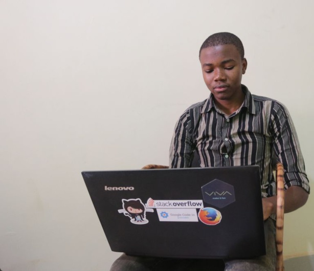 Collins Nji : le petit génie du code Collins Nji : le petit génie du code