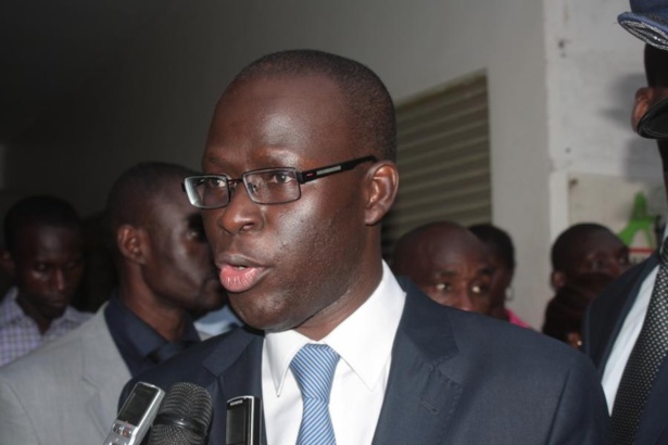 Mansour Faye accuse Cheikh Bamba Dièye d’avoir détourné plusieurs millions sur le carburant de la mairie de Saint-Louis.