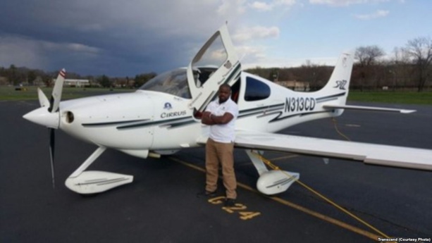 Un pilote nigérian devient le premier Africain à faire le tour du monde en solo