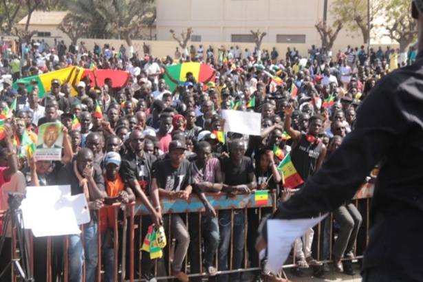 La foule excitée La foule excitée