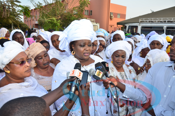 Série d’incendies : la députée Awa Niang indexe «Y en a marre» Série d’incendies : la députée Awa Niang indexe «Y en a marre»