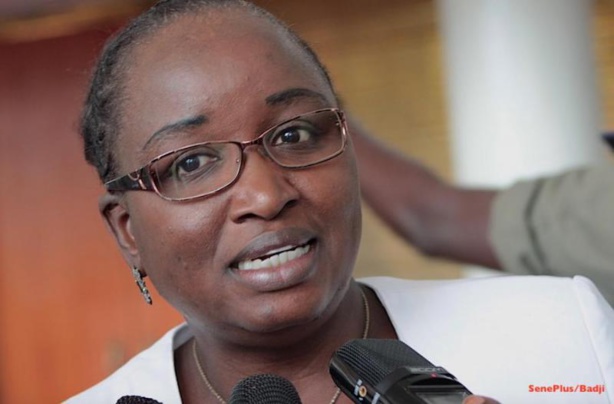 Hélène Tine: "Aujourd’hui, c’est la traque des opposants" Hélène Tine: "Aujourd’hui, c’est la traque des opposants"