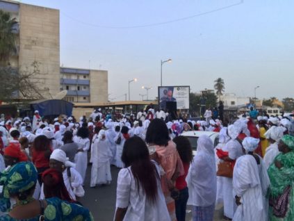 Dernière minute : les femmes pro-Khalifa manifestent sur le Boulevard de la République