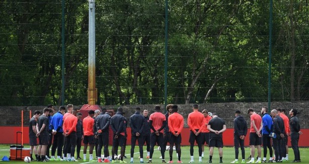 LIGUE EUROPA: Une finale endeuillée LIGUE EUROPA: Une finale endeuillée