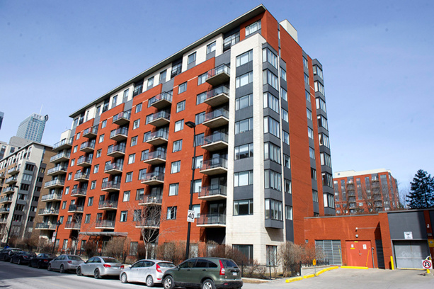 L'un des appartements se situe dans cet immeuble L'un des appartements se situe dans cet immeuble