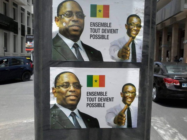 Amadou Ba et les affiches de la division Amadou Ba et les affiches de la division