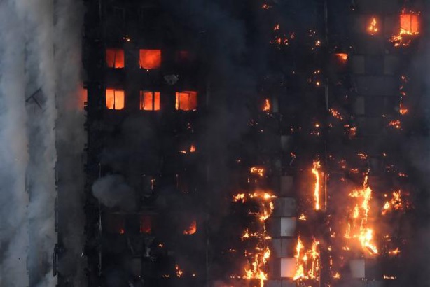 Vidéo- Londres : Plusieurs morts dans l'incendie d'une tour de 27 étages Vidéo- Londres : Plusieurs morts dans l'incendie d'une tour de 27 étages