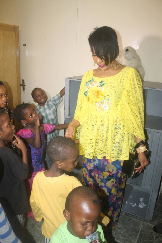 Viviane et Oumou Sow viennent en aide au Daara Mame Saliou des Parcelles Assainies Viviane et Oumou Sow viennent en aide au Daara Mame Saliou des Parcelles Assainies