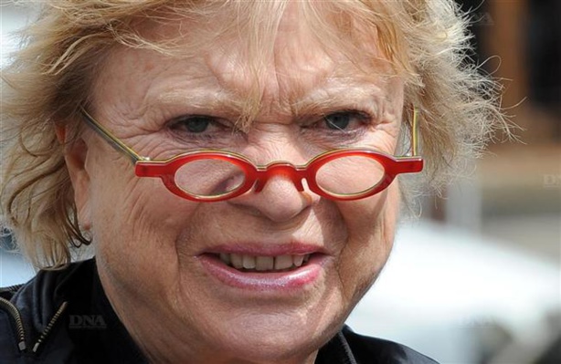 La députée française Eva Joly s’indigne : «Comment la France pille le Cameroun et l'Afrique» La députée française Eva Joly s’indigne : «Comment la France pille le Cameroun et l'Afrique»