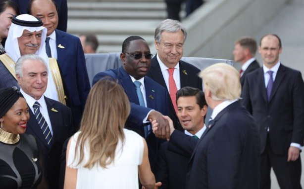Arrêt sur image: Macky Sall serrant la main de Donald Trump au G 20 Arrêt sur image: Macky Sall serrant la main de Donald Trump au G 20