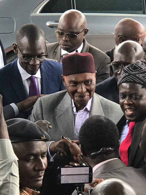 Les images du départ de Wade à l'aéroport du Bourget Les images du départ de Wade à l'aéroport du Bourget