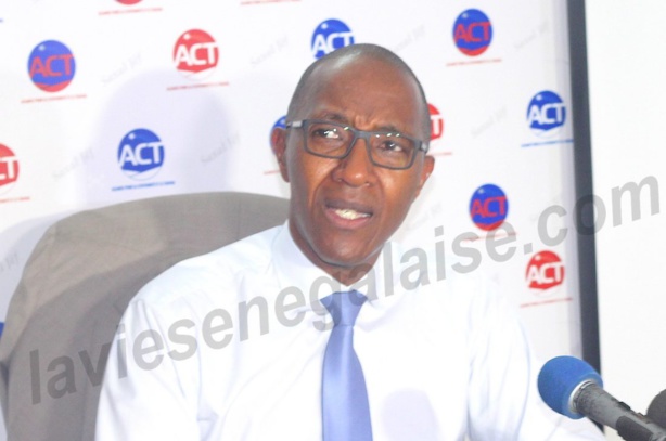 Abdoul Mbaye réclame la démission du ministre de l’Intérieur Abdoul Mbaye réclame la démission du ministre de l’Intérieur