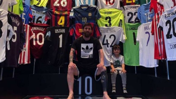 La 56 maillots de la collection de Leo Messi La 56 maillots de la collection de Leo Messi