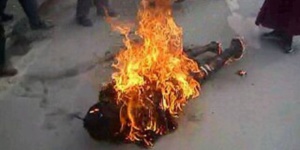 La veuve d'un imam s'immole par le feu dans les toilettes de la mosquée