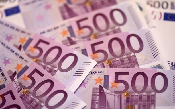 Allemagne : Une jeune réfugiée trouve 14.000 euros et les rend à sa propriétaire Allemagne : Une jeune réfugiée trouve 14.000 euros et les rend à sa propriétaire