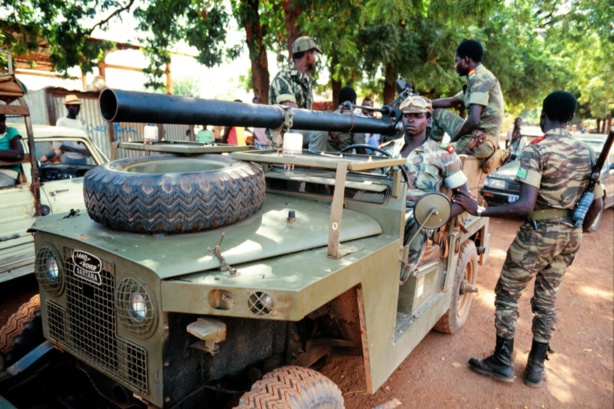 Une patrouille à Koudougou le 20 octobre 1987. © François Rojon / AFP Une patrouille à Koudougou le 20 octobre 1987. © François Rojon / AFP