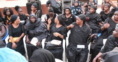 Femmes khalifistes : Prières d'exorcisme