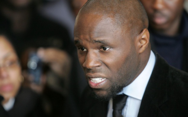 Kemi Seba: « Me demander de brûler mon passeport français est une ineptie » Kemi Seba: « Me demander de brûler mon passeport français est une ineptie »