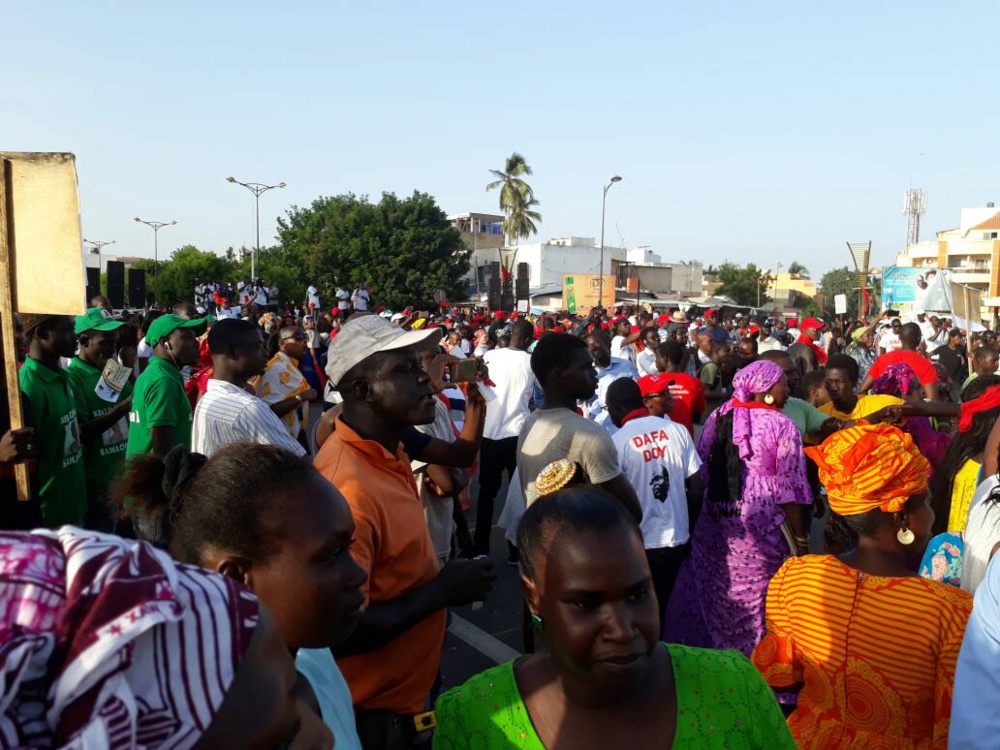 Photos : Démonstration de force des pro-Khalifa Photos : Démonstration de force des pro-Khalifa