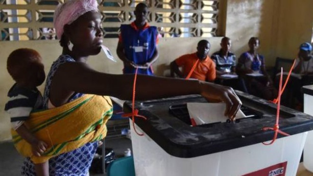 Liberia: La présidentielle "suspendue" Liberia: La présidentielle "suspendue"