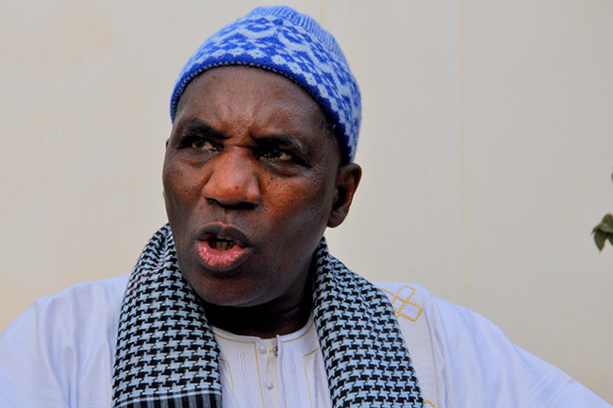 Sada transhume vers les prairies beige-marron Sada transhume vers les prairies beige-marron