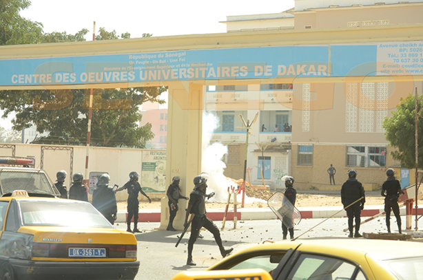 Face à face entre les policiers et les étudiants de l'Université de Dakar : une chambre du Pavillon A prend feu Face à face entre les policiers et les étudiants de l'Université de Dakar : une chambre du Pavillon A prend feu
