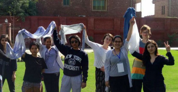 Port du voile pour les femmes iraniennes: le combat de solidarité s’internationalise Port du voile pour les femmes iraniennes: le combat de solidarité s’internationalise