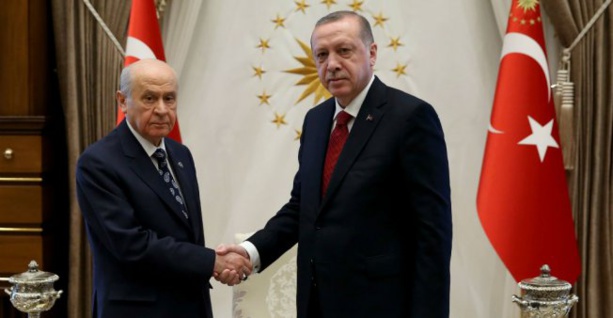 Turquie : Erdogan et l’extrême droite, d’ennemis jurés à alliés stratégiques Turquie : Erdogan et l’extrême droite, d’ennemis jurés à alliés stratégiques