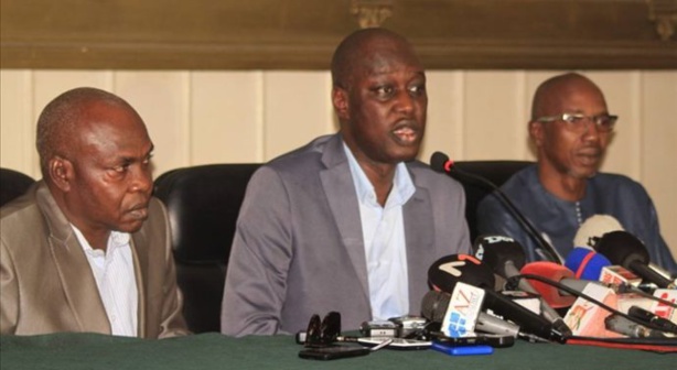 Le Collectif des avocats de Khalifa Ababacar SALL quittent définitivement le procès de la farce Le Collectif des avocats de Khalifa Ababacar SALL quittent définitivement le procès de la farce