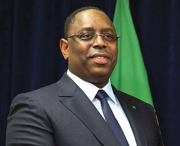 Des économistes décernent un satisfecit à Macky Sall Des économistes décernent un satisfecit à Macky Sall