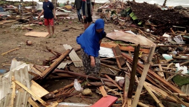 L'Indonésie frappée par un tsunami volcanique très meurtrier