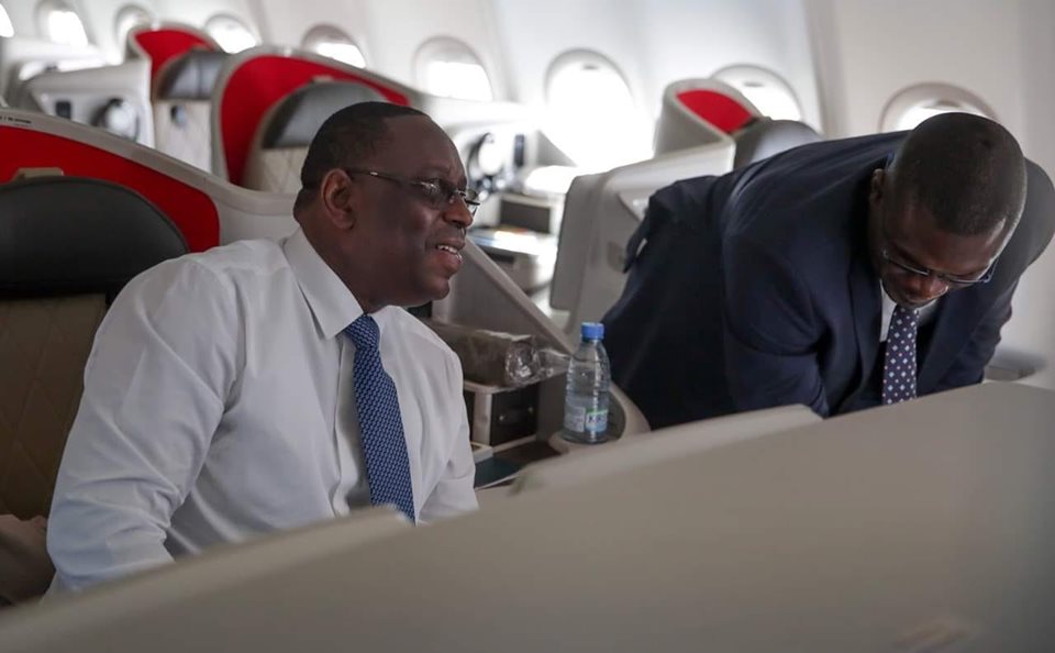 Macky Sall Ã  bord du vol d'Air SÃ©nÃ©gal