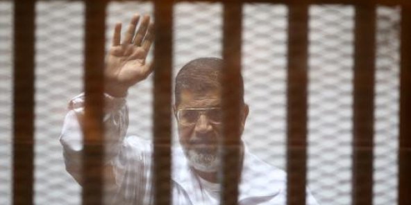 Égypte : l’ancien président Mohamed Morsi a été enterré au Caire