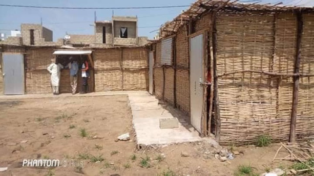 Abris provisoires de l'émergence : exemple de l'école élémentaire de l'unité 14 de Keur Massar, région de Dakar Abris provisoires de l'émergence : exemple de l'école élémentaire de l'unité 14 de Keur Massar, région de Dakar