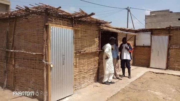 Abris provisoires de l'émergence : exemple de l'école élémentaire de l'unité 14 de Keur Massar, région de Dakar Abris provisoires de l'émergence : exemple de l'école élémentaire de l'unité 14 de Keur Massar, région de Dakar