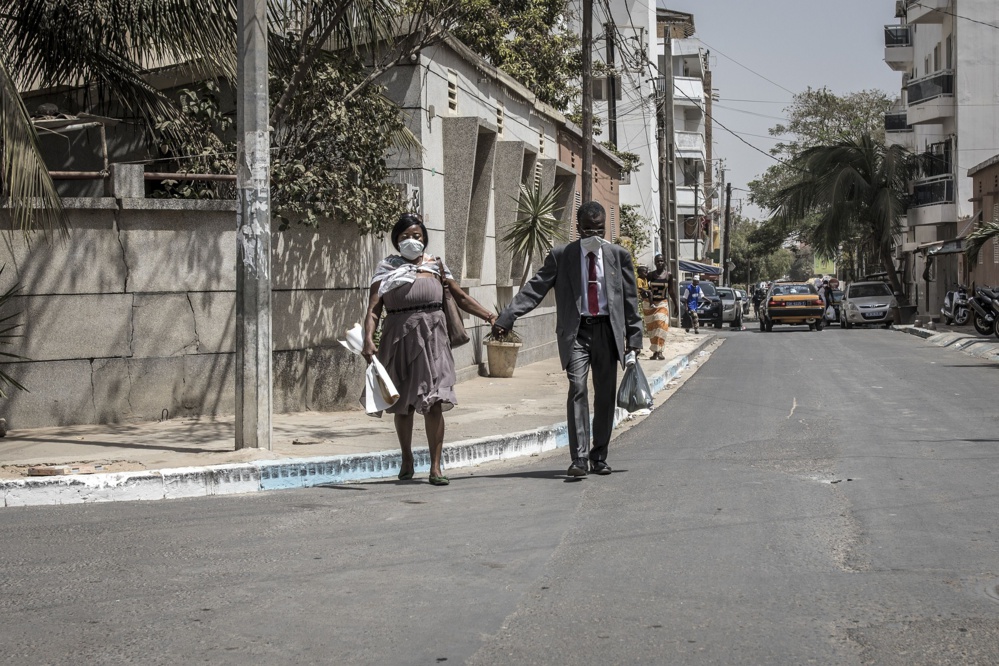 "Il faut aller vers un confinement" (Pr Oumar Faye, ancien directeur de la prévention) "Il faut aller vers un confinement" (Pr Oumar Faye, ancien directeur de la prévention)
