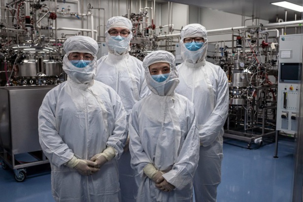 Covid-19 : En Chine, un possible vaccin se fabrique déjà à grande échelle Covid-19 : En Chine, un possible vaccin se fabrique déjà à grande échelle