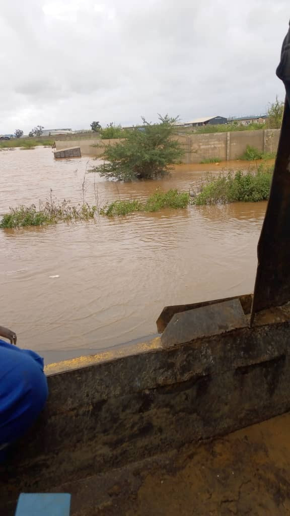 Images des inondations sur la Nationale 1 à Diameniado