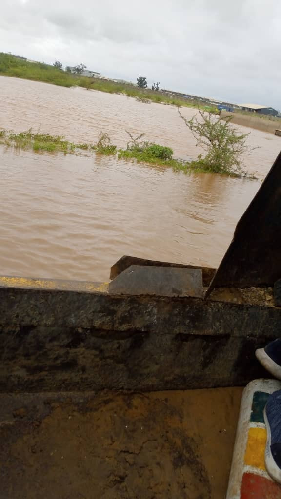Images des inondations sur la Nationale 1 à Diameniado