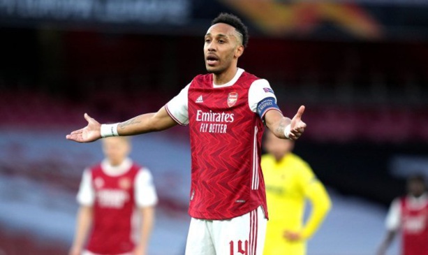 Arsenal retire le brassard de capitaine à Pierre-Emerick Aubameyang Arsenal retire le brassard de capitaine à Pierre-Emerick Aubameyang