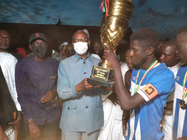 Keur Madiabel : le Ministre Serigne Mbaye Thiam gâte les ASC