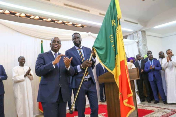 Remise du drapeau national : les lions au palais, ce mardi