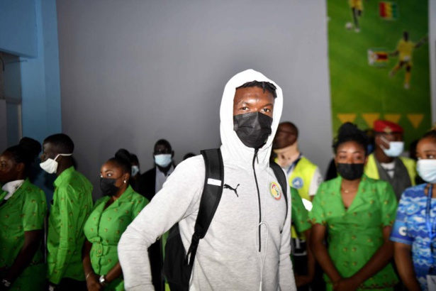 Arrivée des Lions à Bafassoum : 9 joueurs bloqués à Dakar Arrivée des Lions à Bafassoum : 9 joueurs bloqués à Dakar