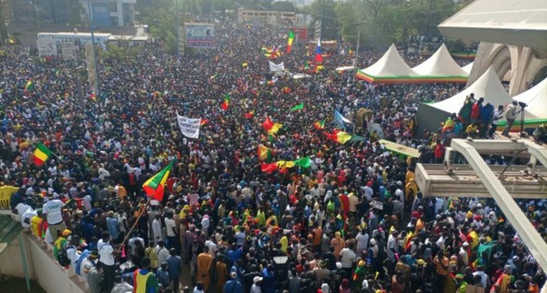 Mali : Une mobilisation exceptionnelle au profit de la junte militaire Mali : Une mobilisation exceptionnelle au profit de la junte militaire