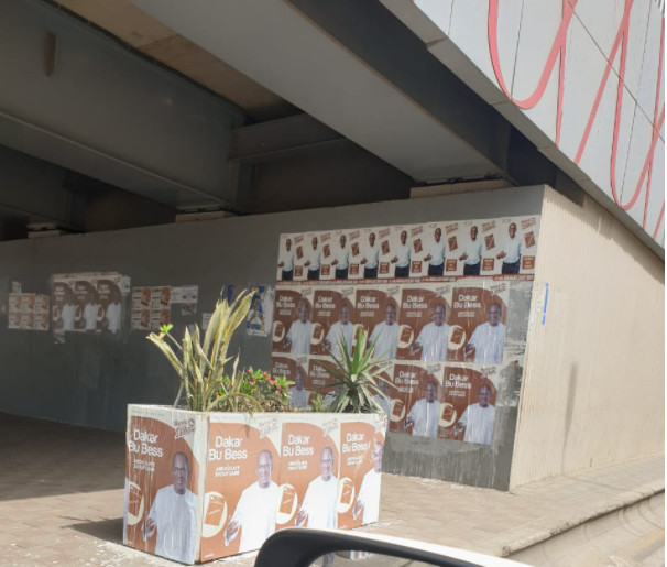 Affichage tous azimuts : Quand les candidats vandalisent les édifices publics
