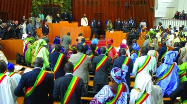 Adoption de la loi sur la gouvernance des recettes issues de l’exploitation des hydrocarbures Adoption de la loi sur la gouvernance des recettes issues de l’exploitation des hydrocarbures